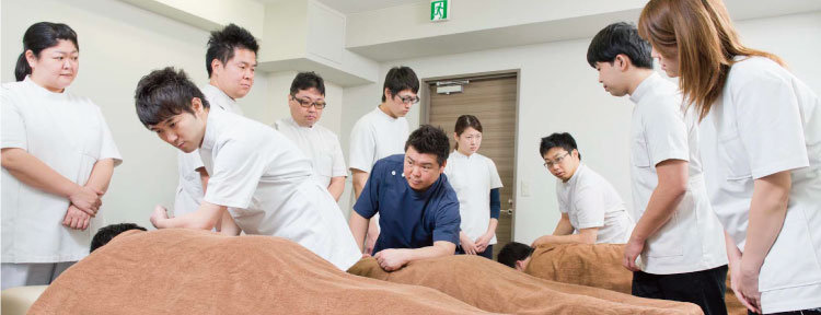 スタッフ練習中