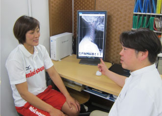 須長由季選手の治療風景１