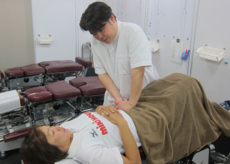 須長由季選手の治療風景２